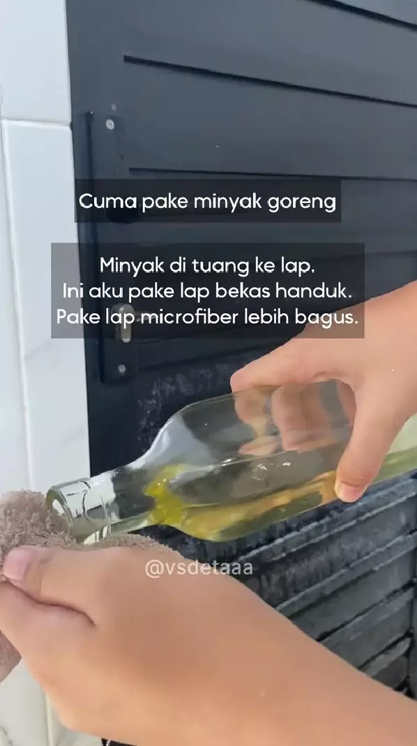 enyahkan kerak di pintu kamar mandi © TikTok enyahkan kerak di pintu kamar mandi © TikTok