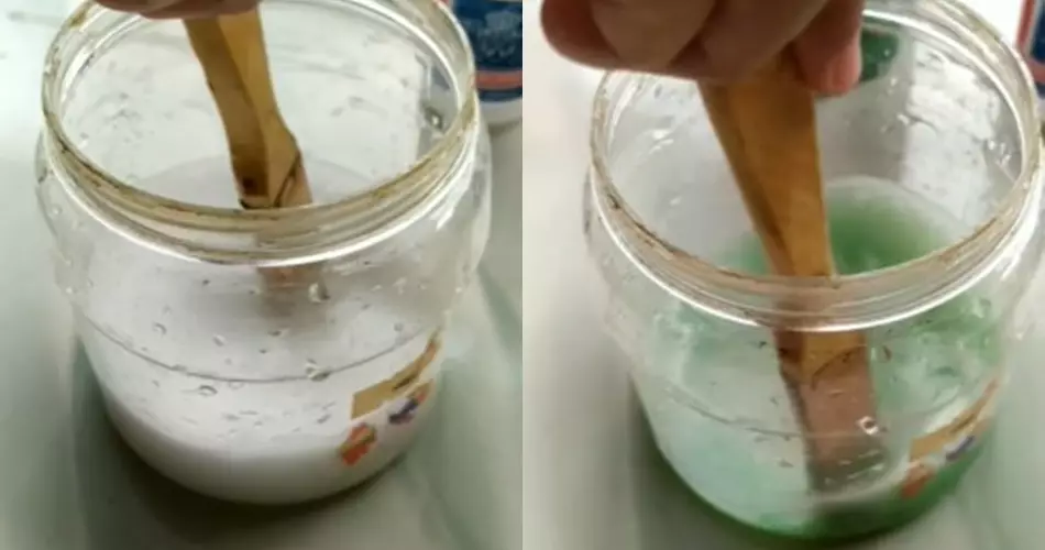 Bapak-bapak bersihkan kerak di kloset ini cuma tambah 3 bahan © YouTube Bapak-bapak bersihkan kerak di kloset ini cuma tambah 3 bahan © YouTube