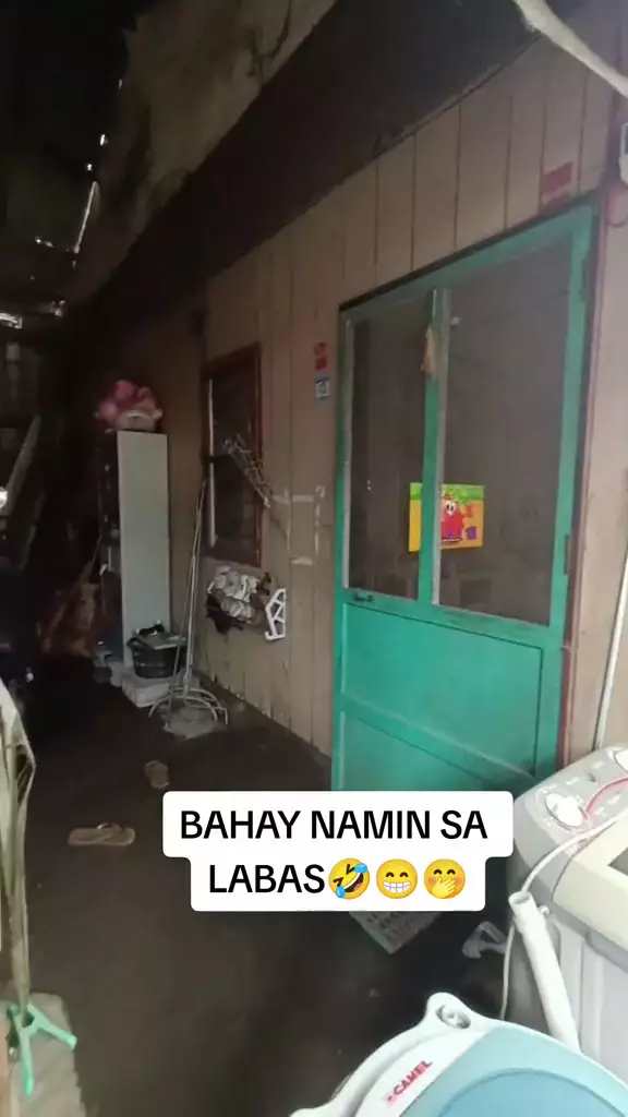 rumah dari luar tampak kumuh  © 2024 TikTok