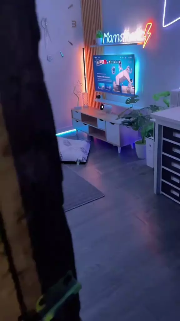 rumah jelek tapi kamar mewah bak apartemen © 2024 TikTok