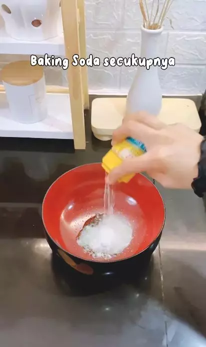 trik basmi kerak di lantai kamar mandi dalam 5 menit © Instagram trik basmi kerak di lantai kamar mandi dalam 5 menit © Instagram