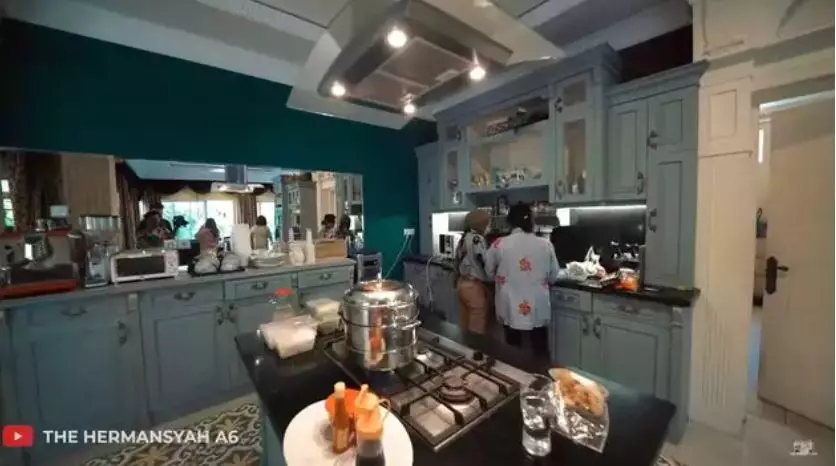 11 potret dapur Sarah Menzel © 2024 brilio.net