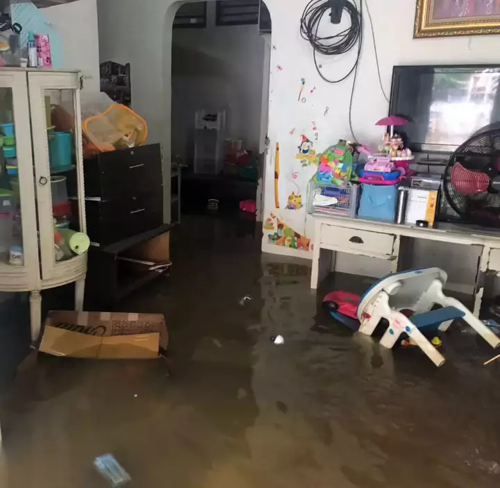 rumah rawan banjir direnovasi antibanjir © 2025 Instagram