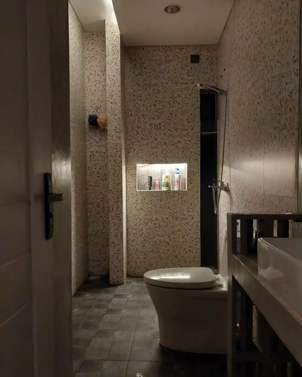 rumah rawan banjir direnovasi antibanjir © 2025 Instagram