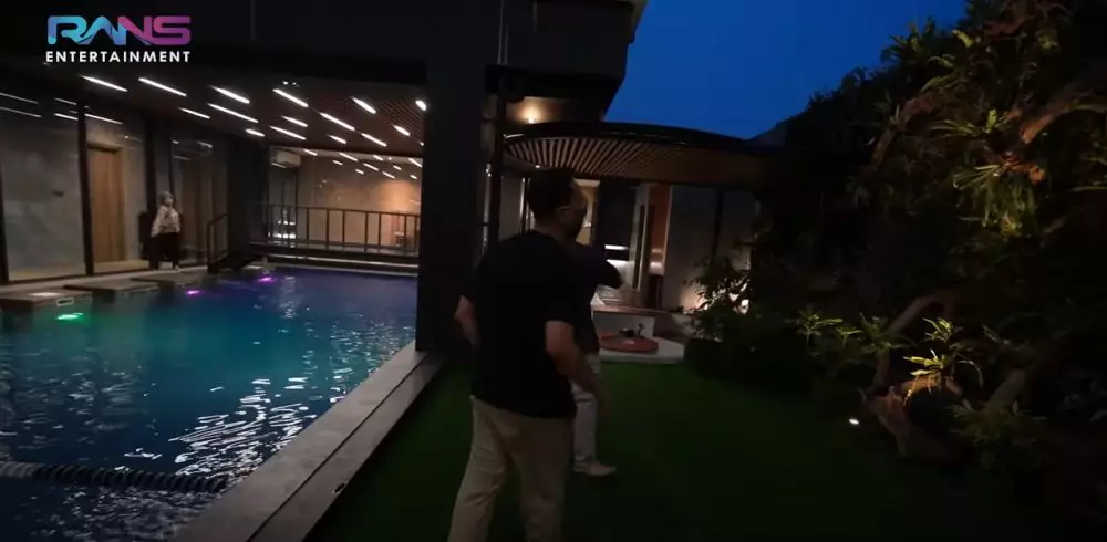 potret kolam renang Atta Halilintar ada pohon yang disebut di Alquran © 2024 brilio.net potret kolam renang Atta Halilintar ada pohon yang disebut di Alquran © 2024 brilio.net