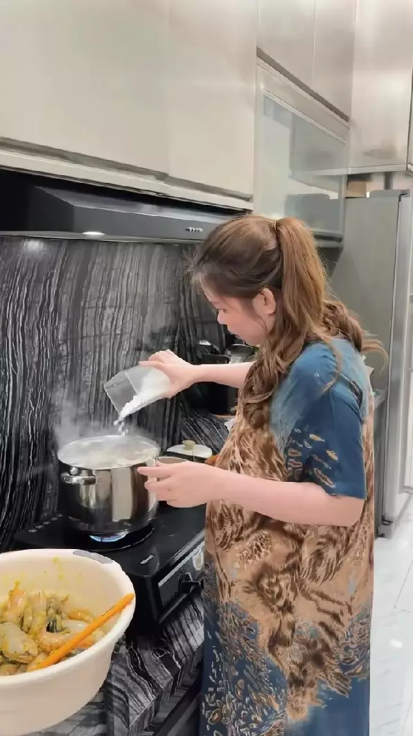 area masak Melvina Husyanti gang senggol © Instagram area masak Melvina Husyanti gang senggol © Instagram