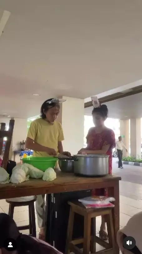 Karina Ranau jualan takjil © Instagram