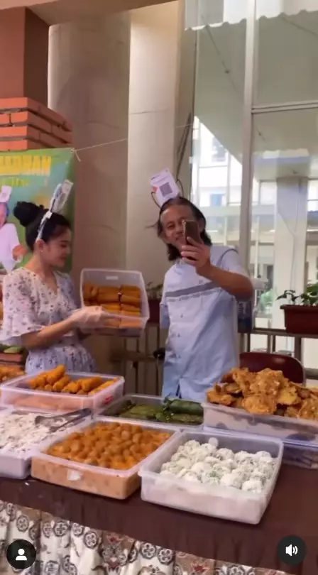 Karina Ranau jualan takjil © Instagram