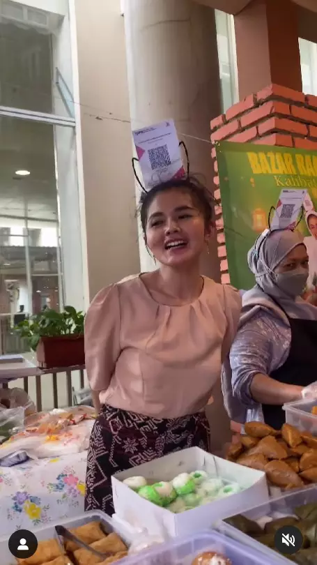 Karina Ranau jualan takjil © Instagram