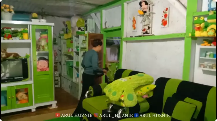 rumah warna full hijau © 2024 YouTube