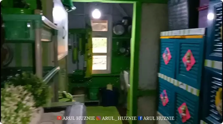 rumah warna full hijau © 2024 YouTube