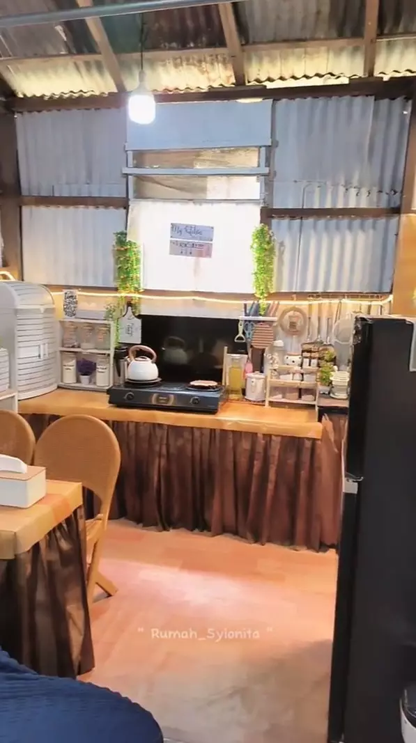 rumah kontrakan beratap seng homey © TikTok rumah kontrakan beratap seng homey © TikTok