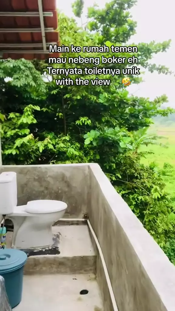 potret kamar mandi menyatu dengan alam  berbagai sumber