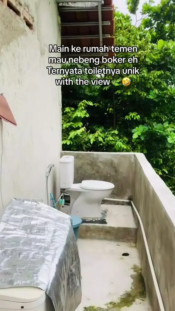 potret kamar mandi menyatu dengan alam  berbagai sumber