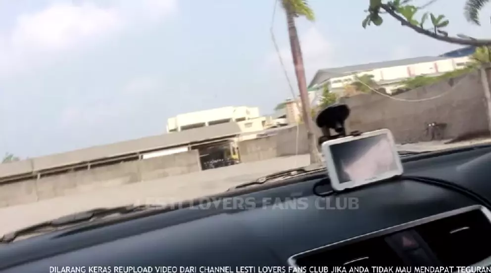 Lesty Kejora belajar nyetir mobil © YouTube