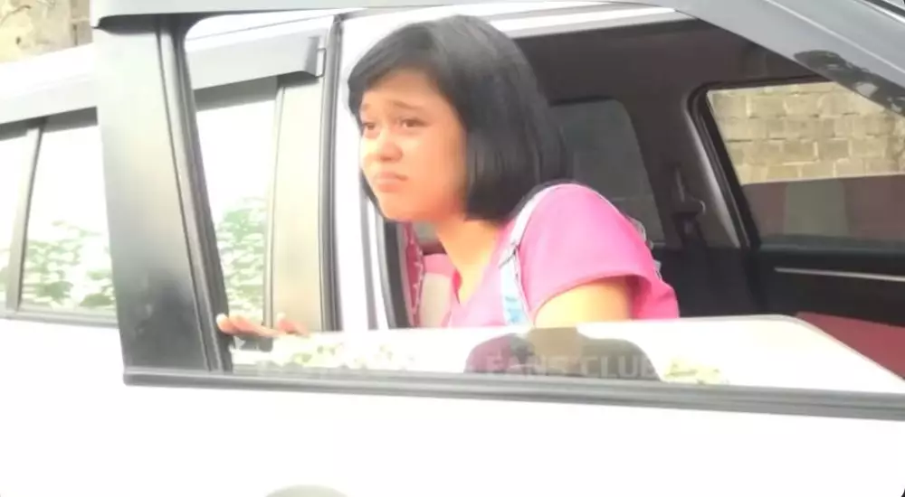 Lesty Kejora belajar nyetir mobil © YouTube