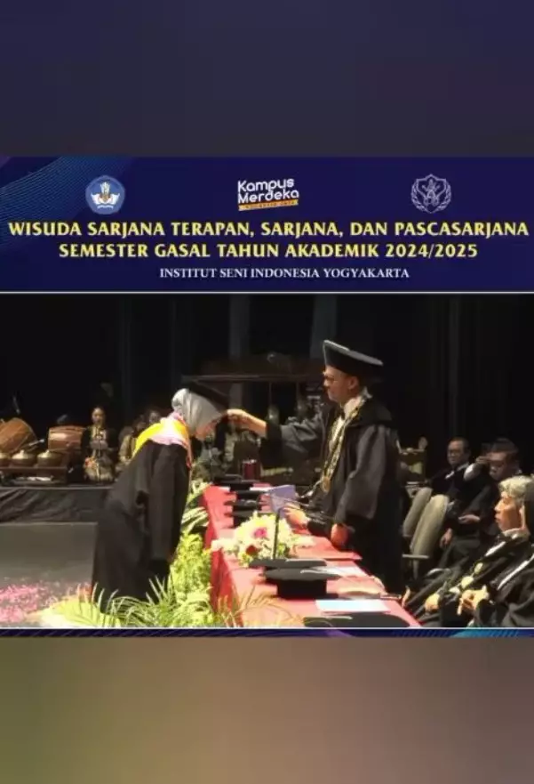 momen kelulusan sarjana Salma Salsabil © berbagai sumber momen kelulusan sarjana Salma Salsabil © berbagai sumber