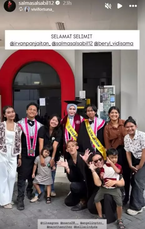 momen kelulusan sarjana Salma Salsabil © berbagai sumber momen kelulusan sarjana Salma Salsabil © berbagai sumber