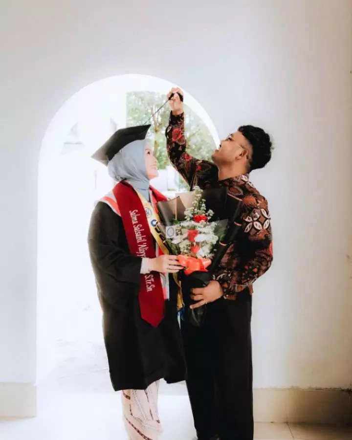 momen kelulusan sarjana Salma Salsabil © berbagai sumber momen kelulusan sarjana Salma Salsabil © berbagai sumber