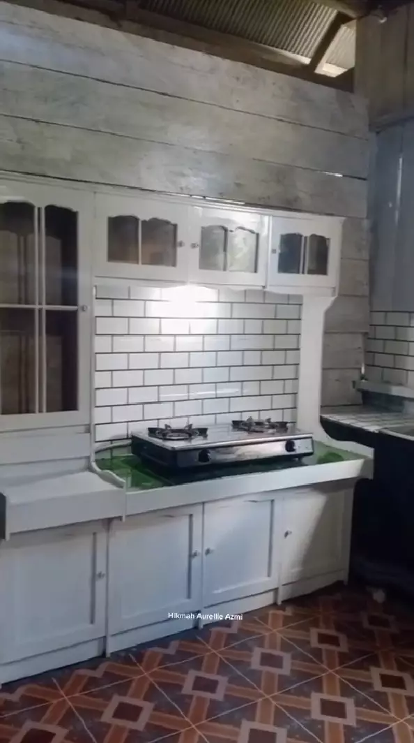 Emak emak makeover dapur buluk © TikTok Emak emak makeover dapur buluk © TikTok