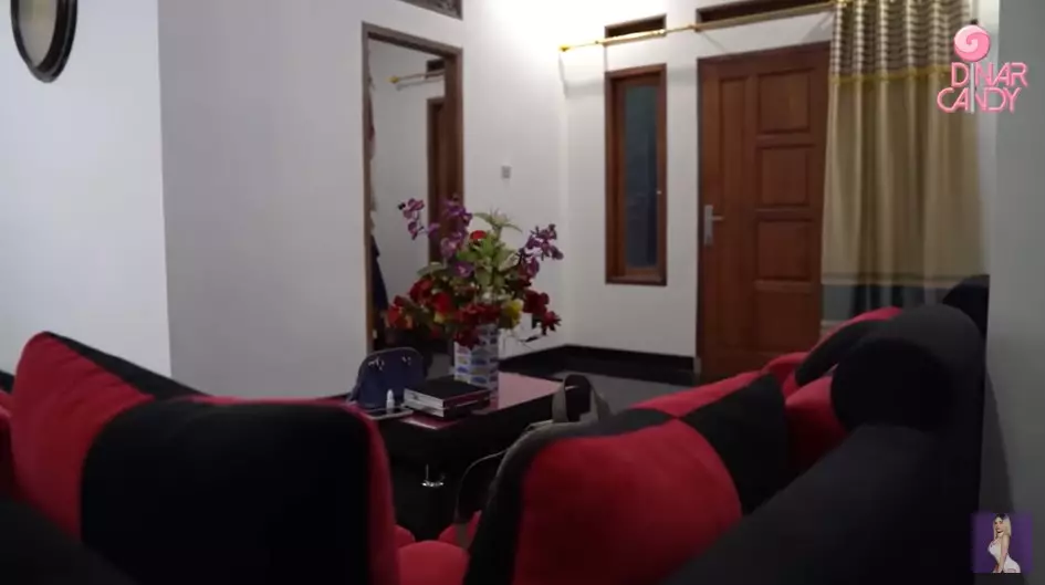 hunian Dinar Candy di kampung mepet sawah © YouTube