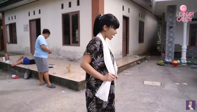 hunian Dinar Candy di kampung mepet sawah © YouTube