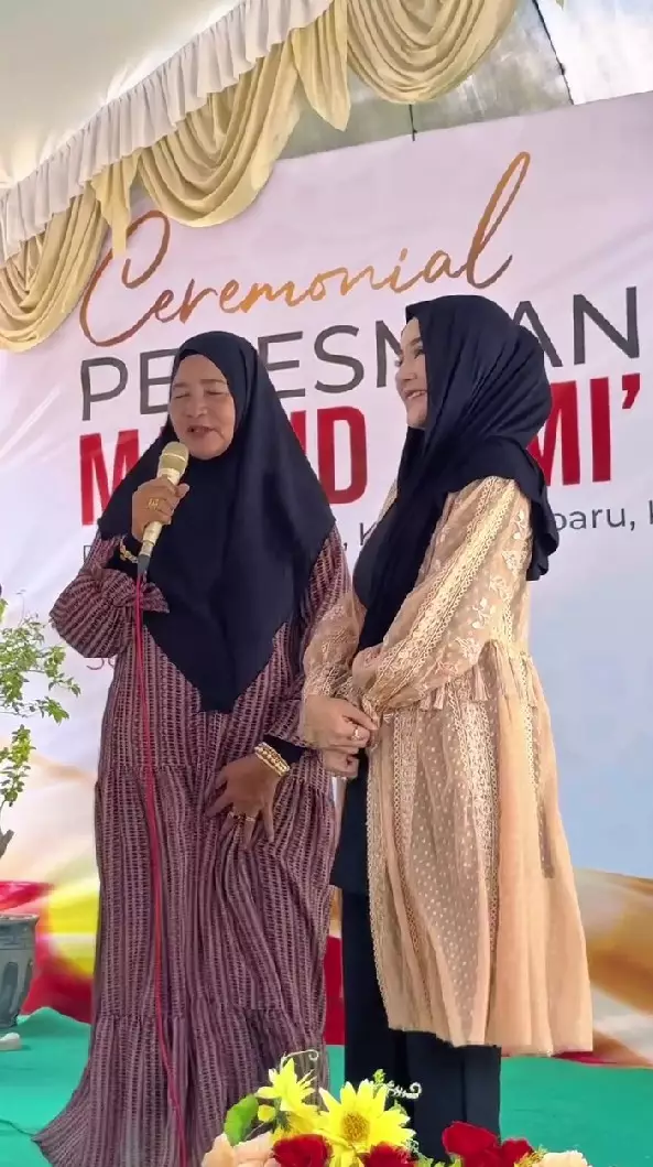 Shandy Purnamasari resmikan masjid © Instagram