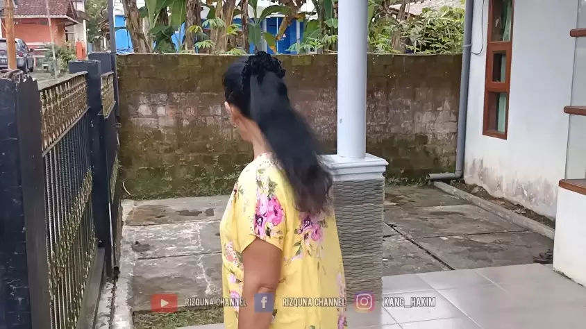 Rumah ibunda Nike Ardilla kosong © YouTube