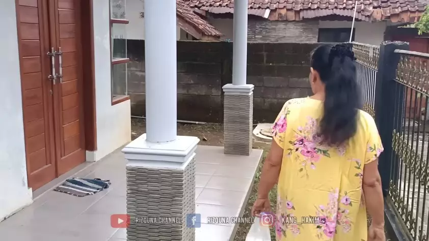 Rumah ibunda Nike Ardilla kosong © YouTube