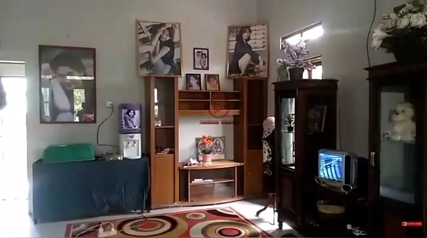 Rumah ibunda Nike Ardilla kosong © YouTube