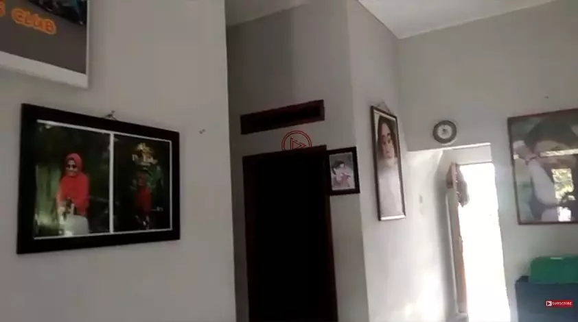 Rumah ibunda Nike Ardilla kosong © YouTube