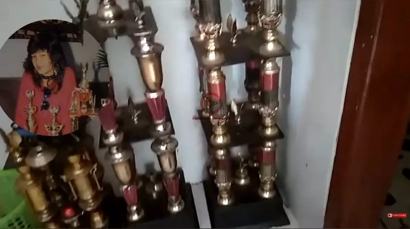 Rumah ibunda Nike Ardilla kosong © YouTube