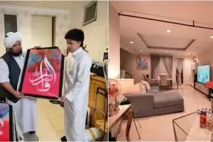 Interiornya tampak nggak berlebihan, 7 potret rumah Ustaz Derry Sulaiman ini banyak pajangan lukisan