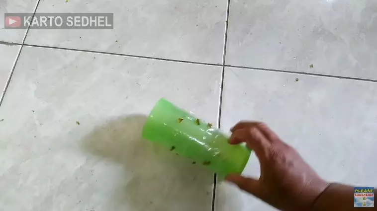 bersihin pecahan piring kacaa © 2024 brilio.net