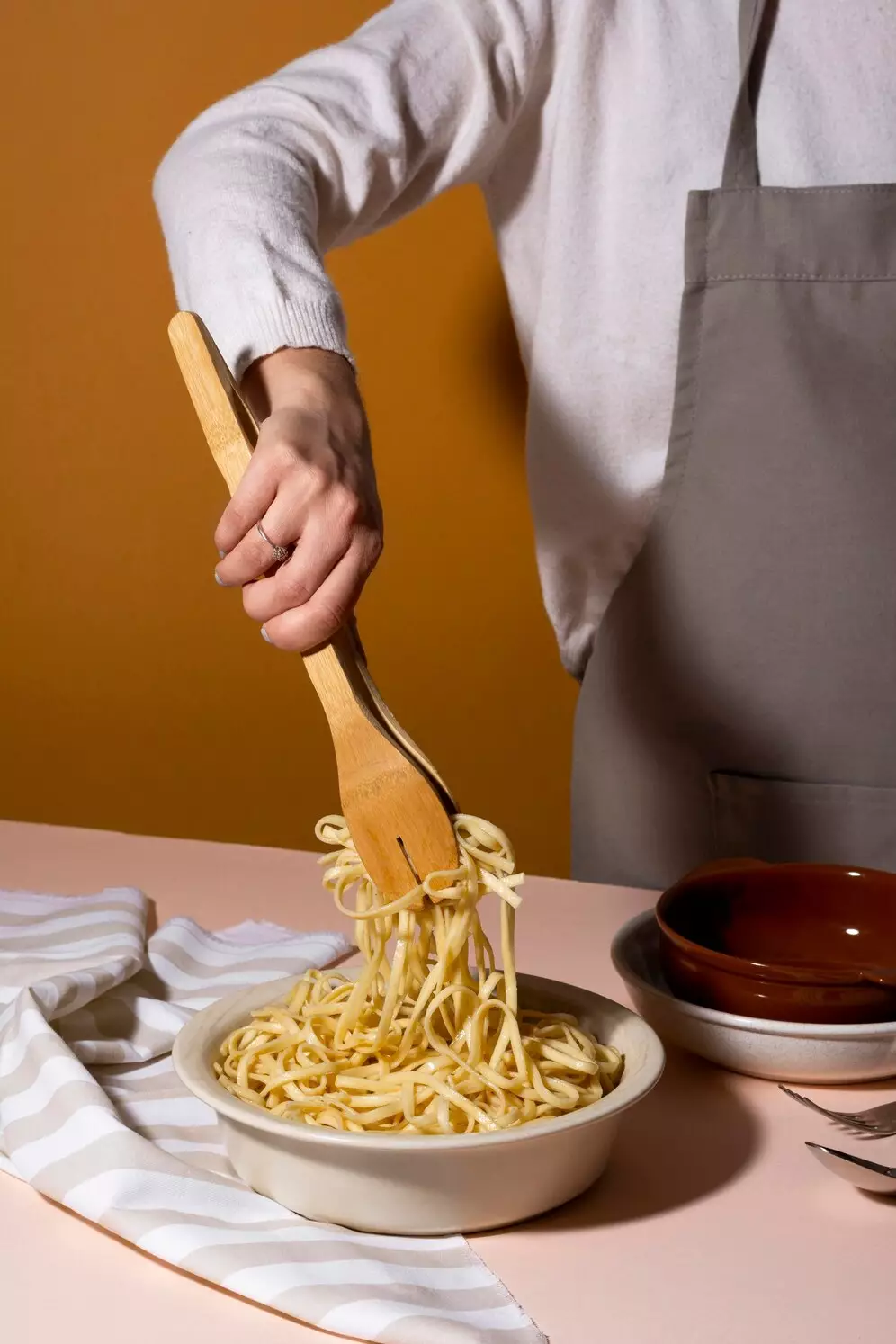 Rahasia tersembunyi di balik lubang sendok spageti © 2025 brilio.net Rahasia tersembunyi di balik lubang sendok spageti © 2025 brilio.net