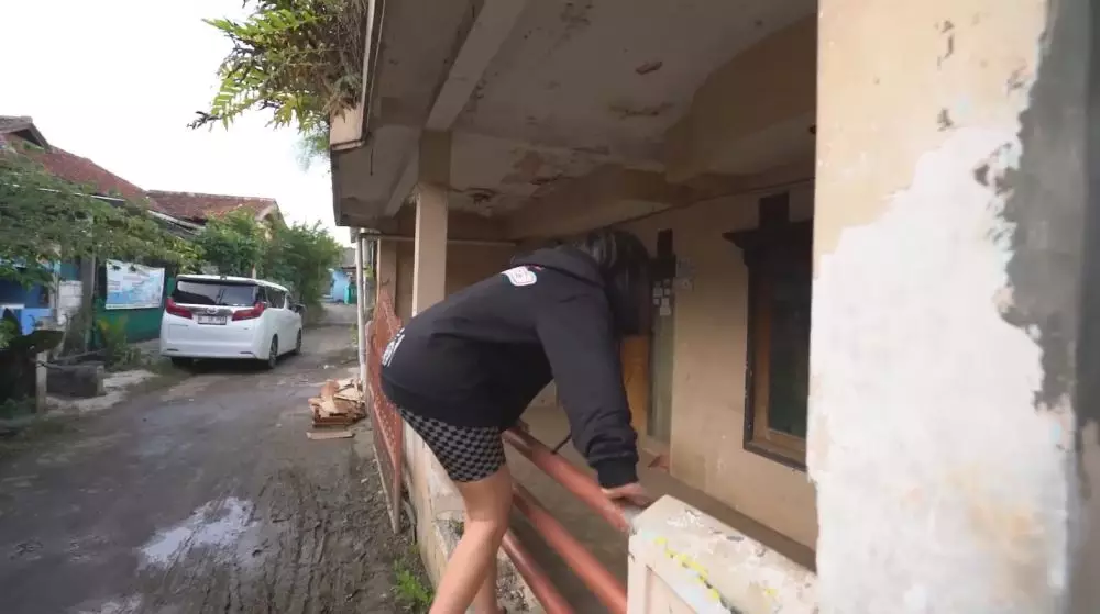 rumah masa kecil Nikita Mirzani © YouTube rumah masa kecil Nikita Mirzani © YouTube