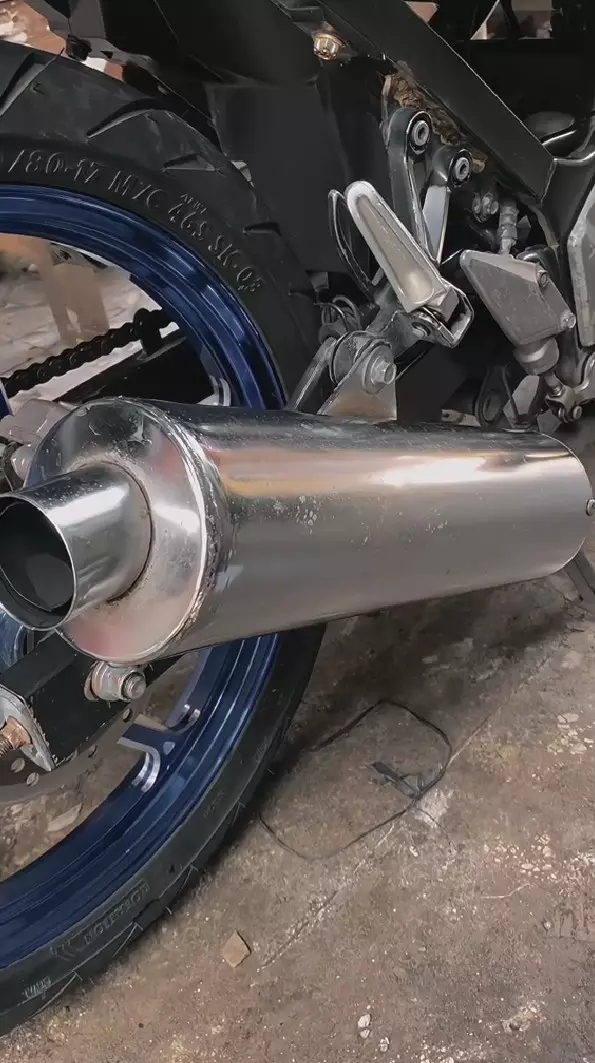 Trik mudah hempaskan karat pada knalpot © TikTok