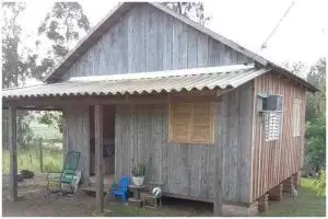 Luarnya terlihat jadul sederhana, 11 potret rumah papan ini punya kamar mandi mirip perumahan kompleks