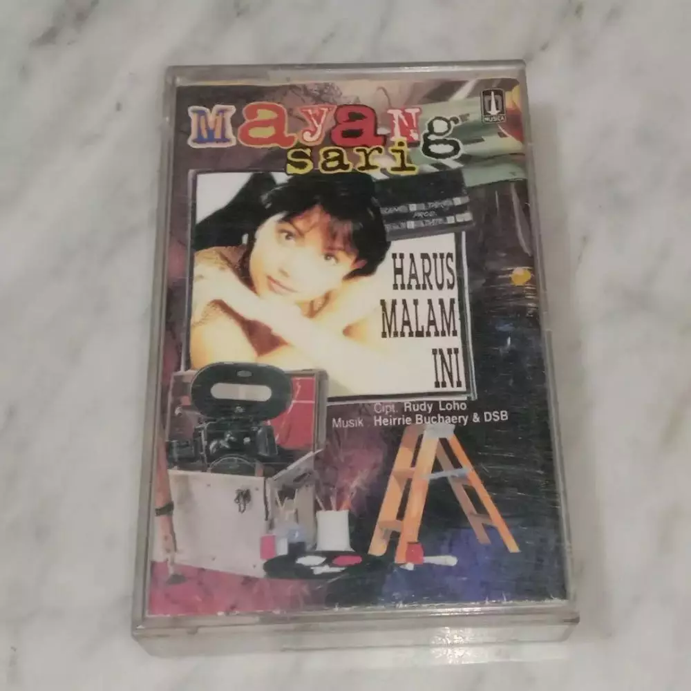 potret sahabat nike ardilla di cover kaset © berbagai sumber