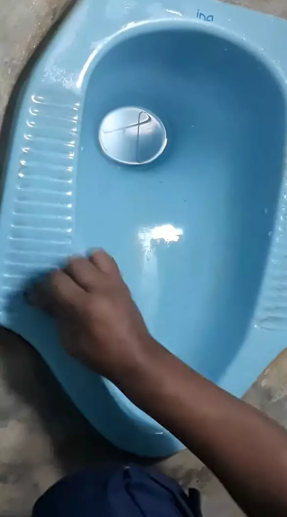 trik hilangkan kerak di kloset cuma pakai 1 bahan dapur © berbagai sumber