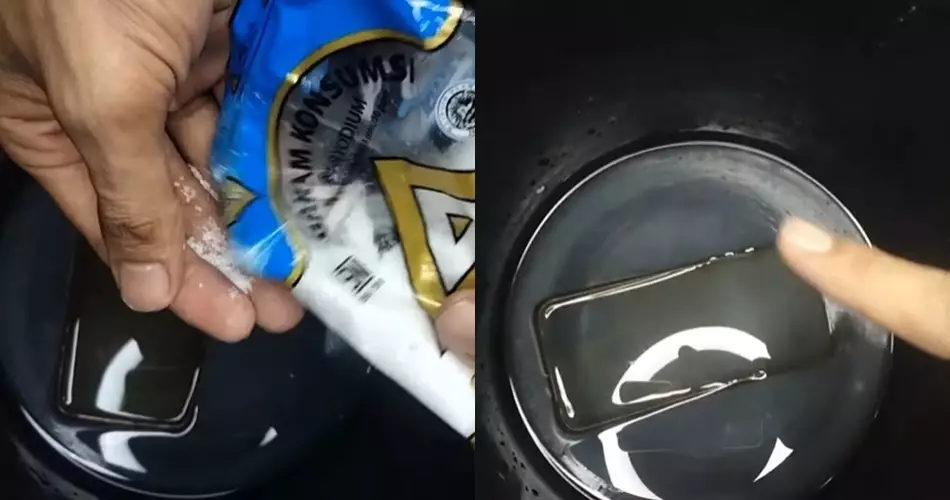 Trik bersihkan casing HP dekil © YouTube Trik bersihkan casing HP dekil © YouTube