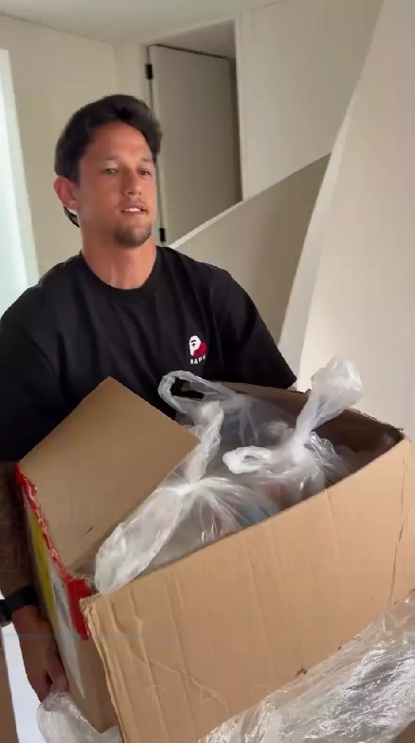 keluarga Jennifer Bachdim bagi takjil © Instagram keluarga Jennifer Bachdim bagi takjil © Instagram