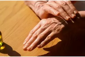 Modal Rp0, cara menghilangkan kerutan tangan ini ampuh bikin kencang meski tanpa masker atau lotion