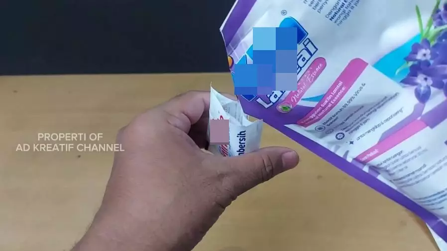 pengharum kamar mandi pakai tisu galon © 2024 brilio.net