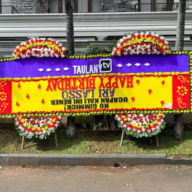 karangan bunga andre taulany untuk seleb © 2024 brilio.net karangan bunga andre taulany untuk seleb © 2024 brilio.net