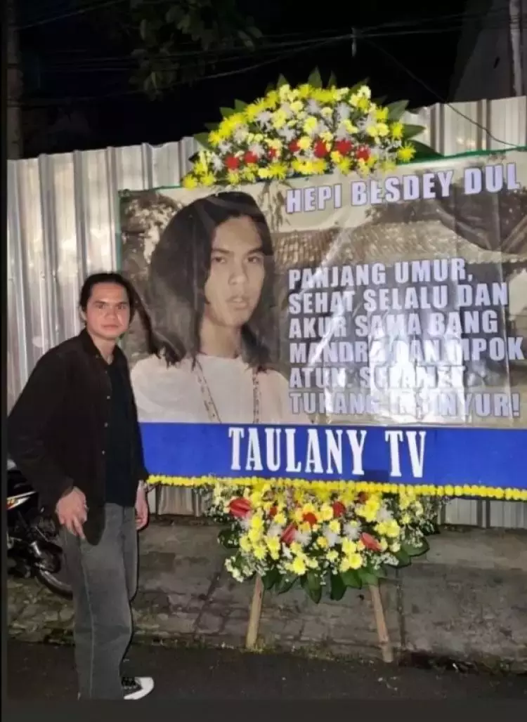 karangan bunga andre taulany untuk seleb © 2024 brilio.net karangan bunga andre taulany untuk seleb © 2024 brilio.net