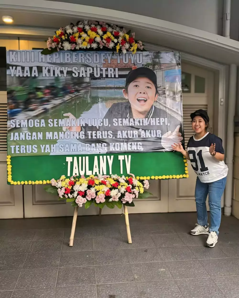 karangan bunga andre taulany untuk seleb © 2024 brilio.net karangan bunga andre taulany untuk seleb © 2024 brilio.net