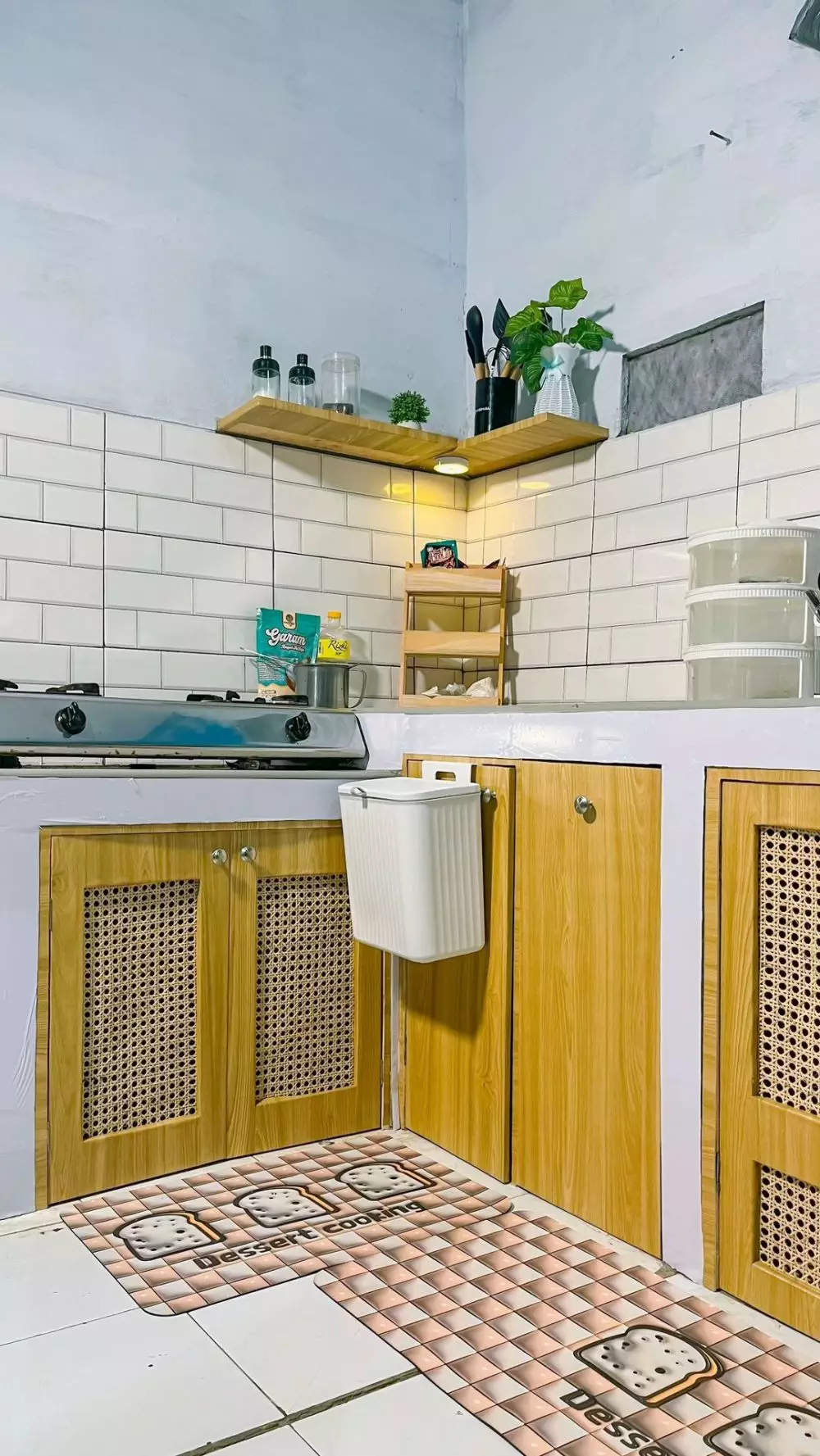 Pasutri makeover dapur jadul tanpa tukang © TikTok Pasutri makeover dapur jadul tanpa tukang © TikTok