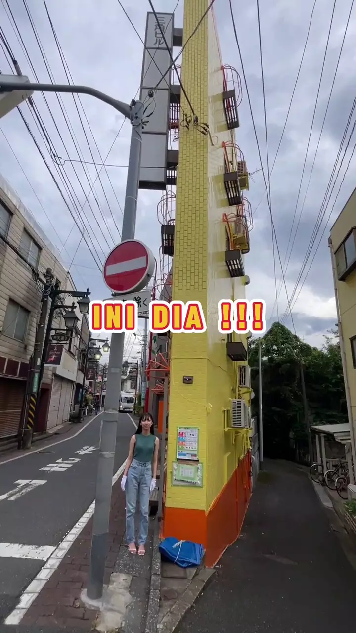 rumah setipis kartu interiornya bikin sesak  © 2025 TikTok