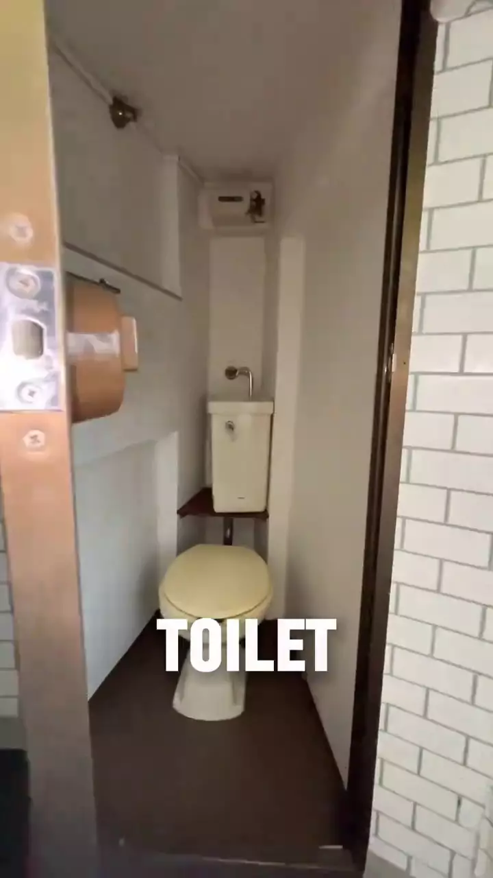 rumah setipis kartu interiornya bikin sesak  © 2025 TikTok